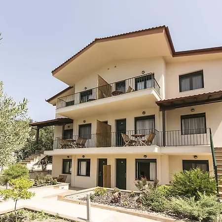 Olive Tree فوركا